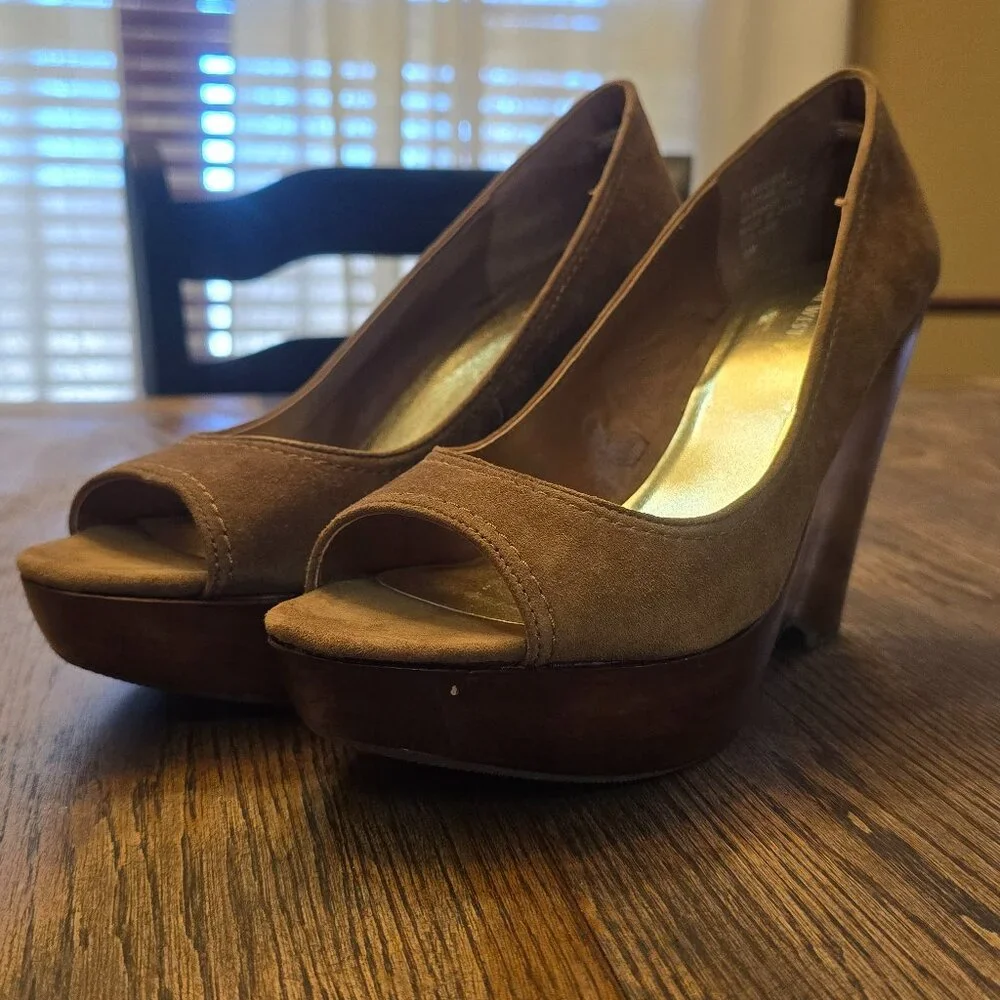 NWOT Wedge Platform Tan/Camel Suede Leather NINE WEST Sz 10